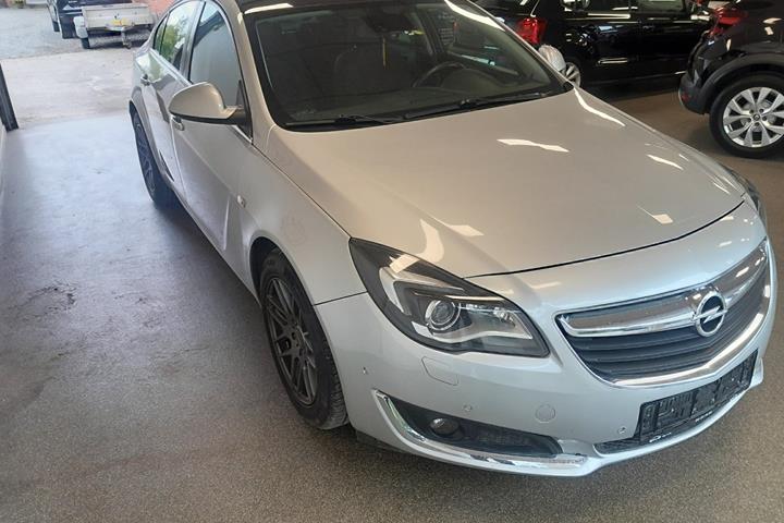 Sølv Opel Insignia fra 2016