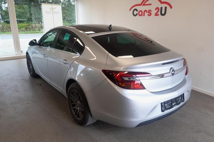 Sølv Opel Insignia fra 2016