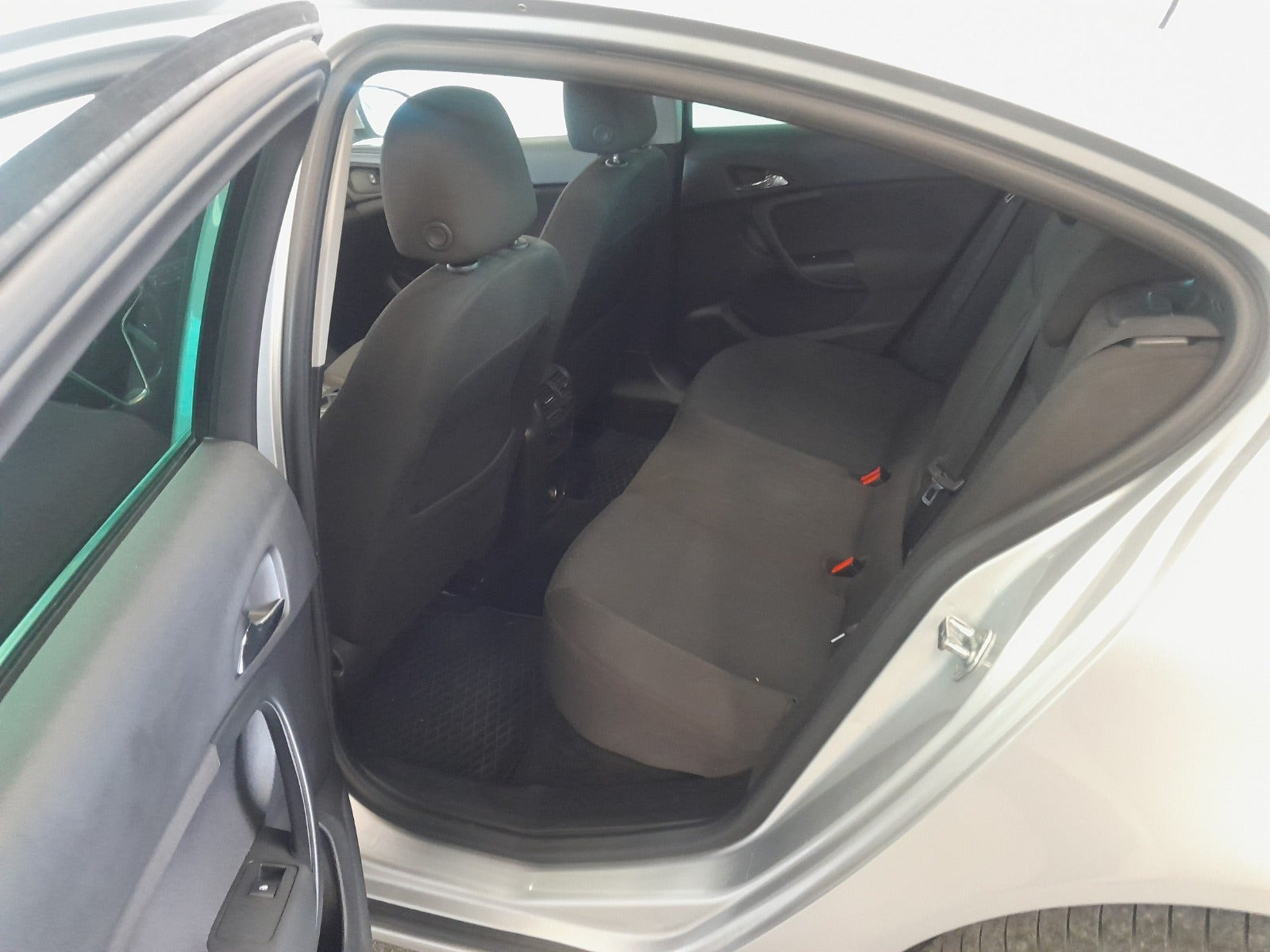 Sølv Opel Insignia fra 2016