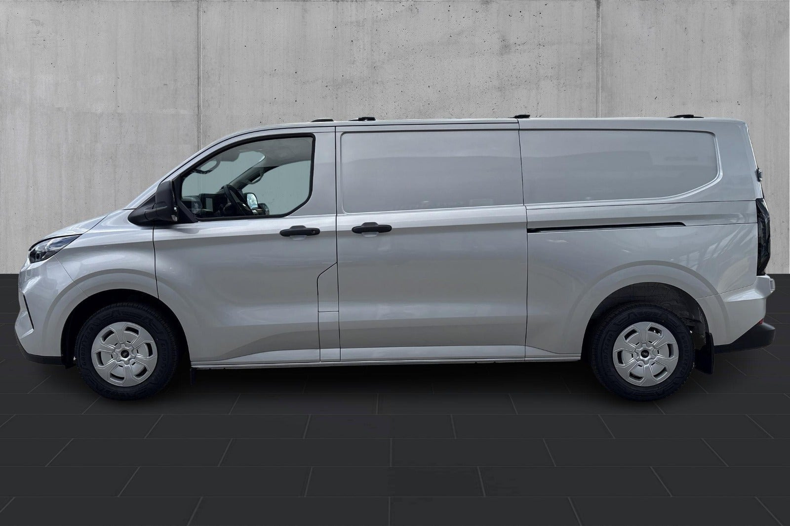 Grå Ford Transit Custom 320 L2 fra 2026