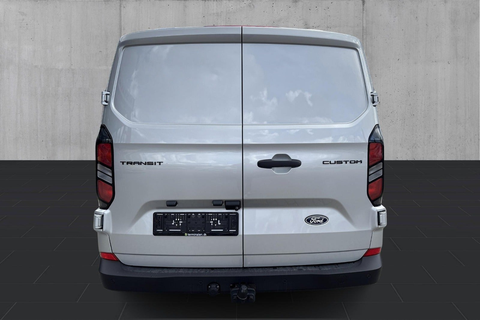 Grå Ford Transit Custom 320 L2 fra 2026