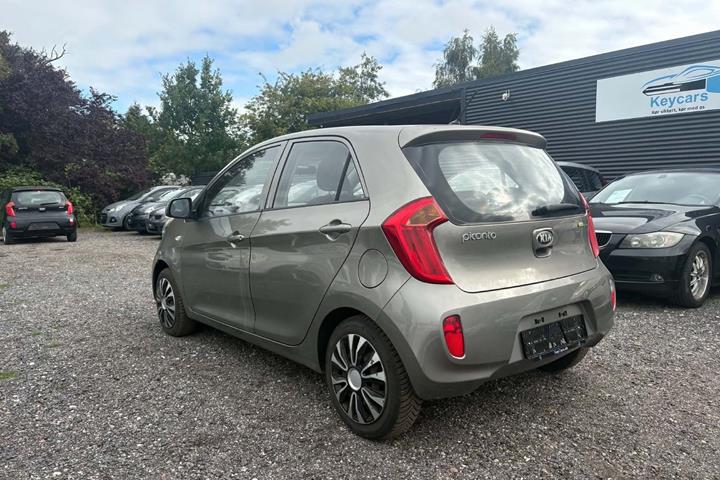 Orange Kia Picanto fra 2014
