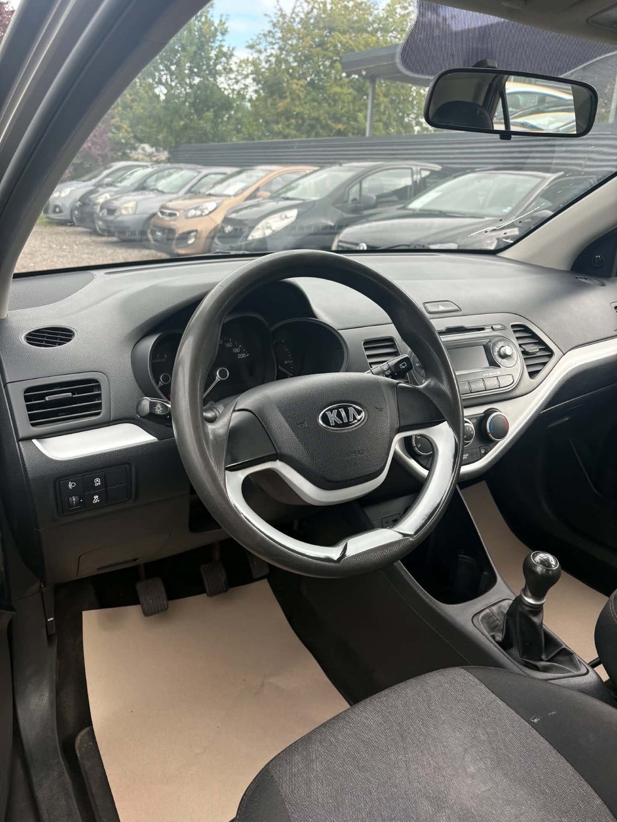 Orange Kia Picanto fra 2014