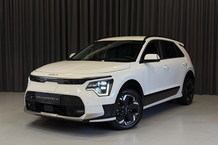 Hvid Kia Niro fra 2023 set udefra