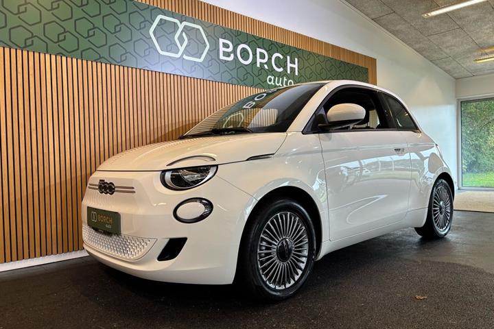 Hvid Fiat 500e fra 2023