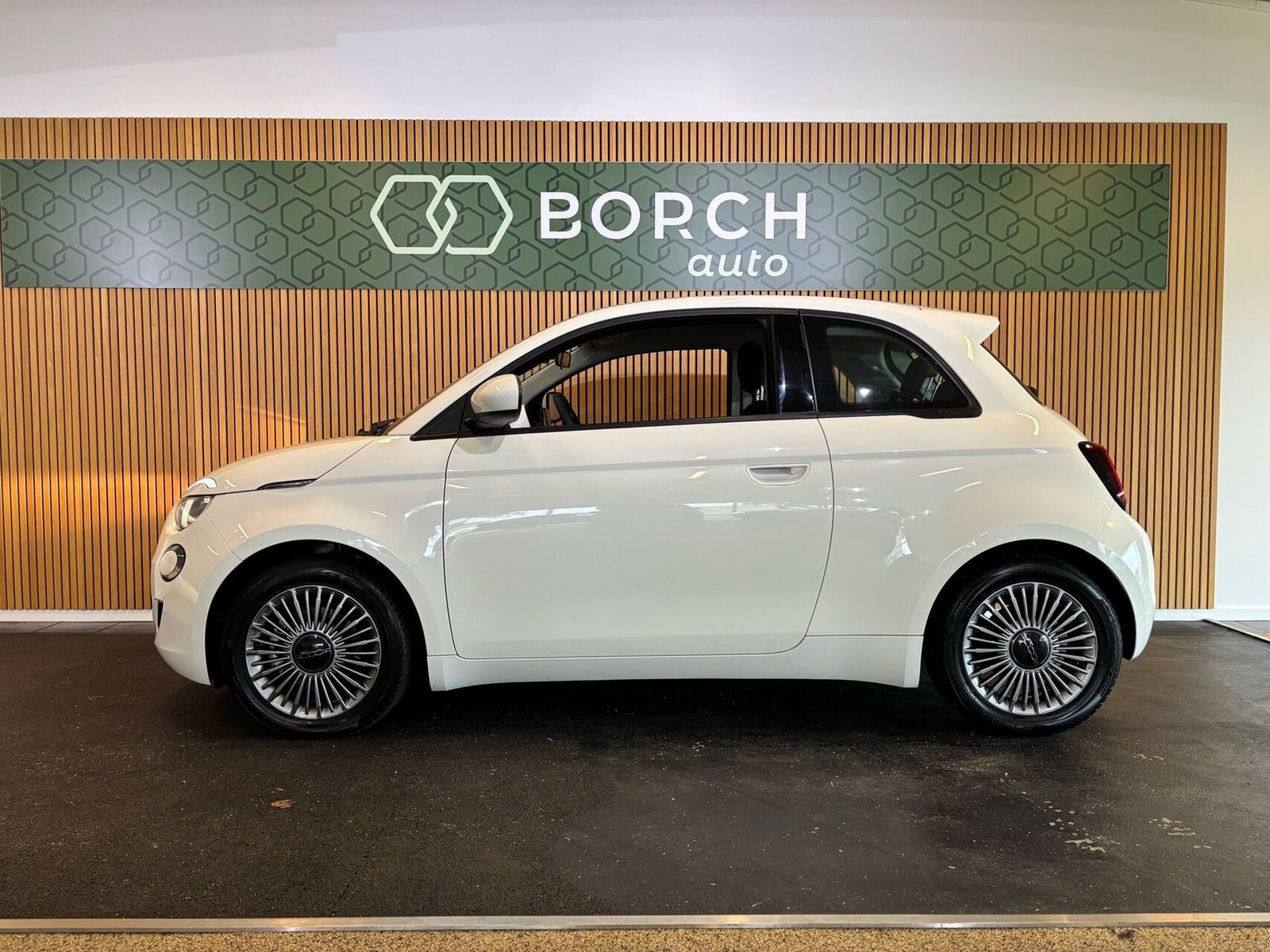 Hvid Fiat 500e fra 2023