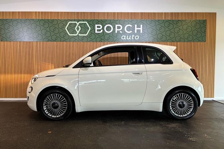 Hvid Fiat 500e fra 2023