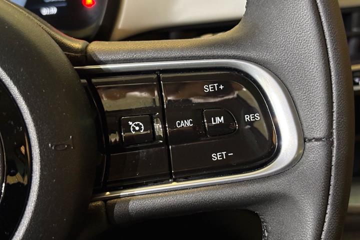 Hvid Fiat 500e fra 2023