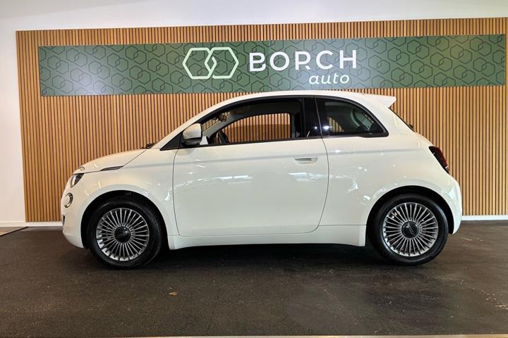 Hvid Fiat 500e fra 2023