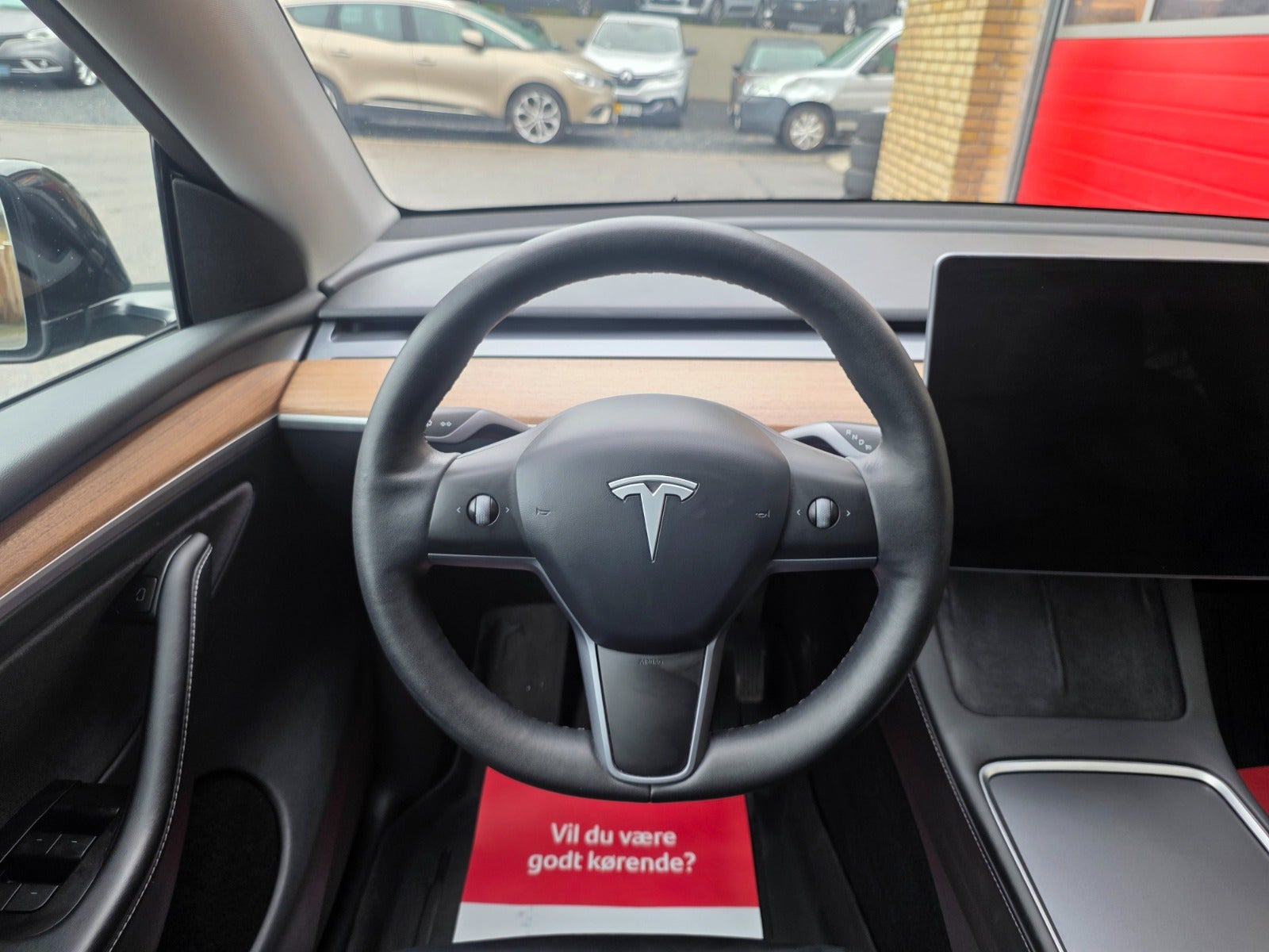 Grøn Tesla Model Y fra 2023