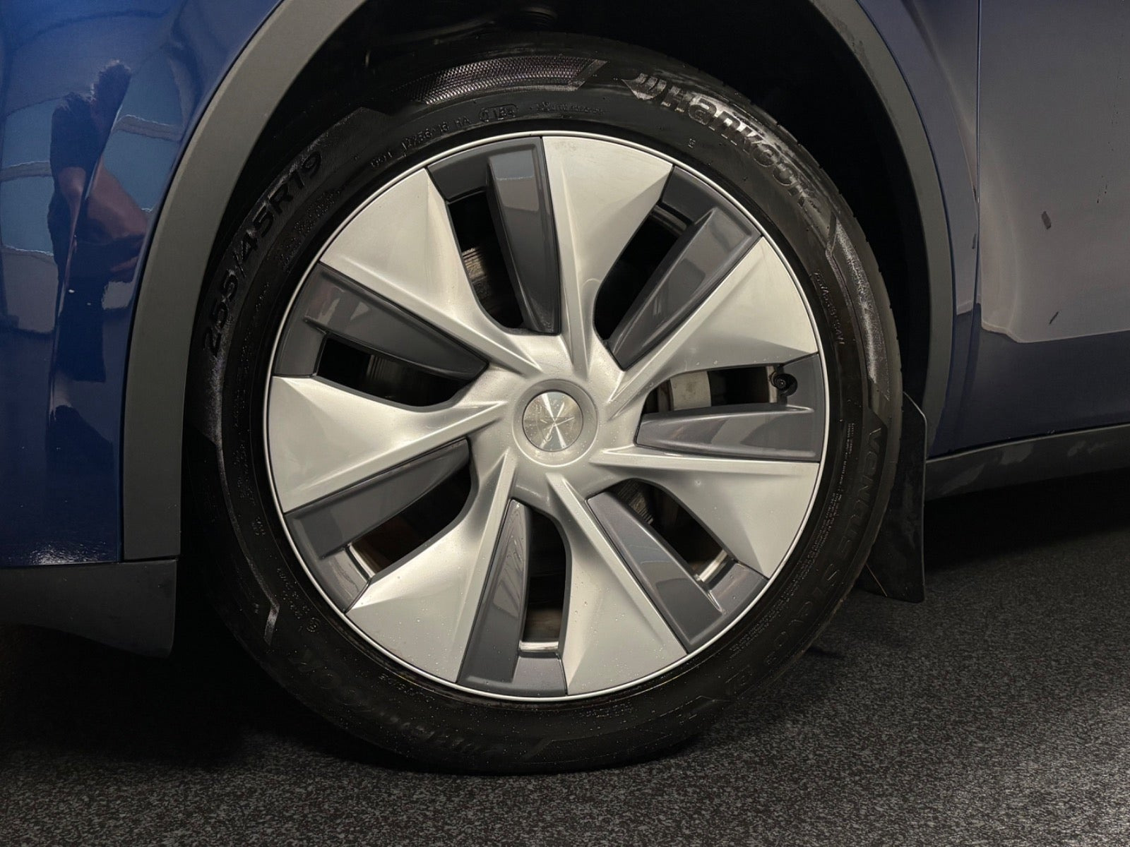undefined Tesla Model Y fra 2024