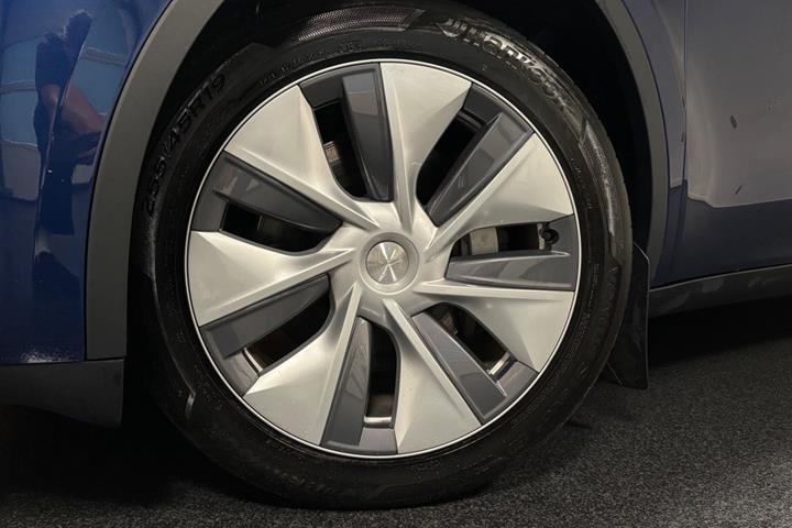 undefined Tesla Model Y fra 2024
