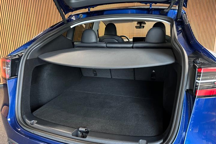 undefined Tesla Model Y fra 2024