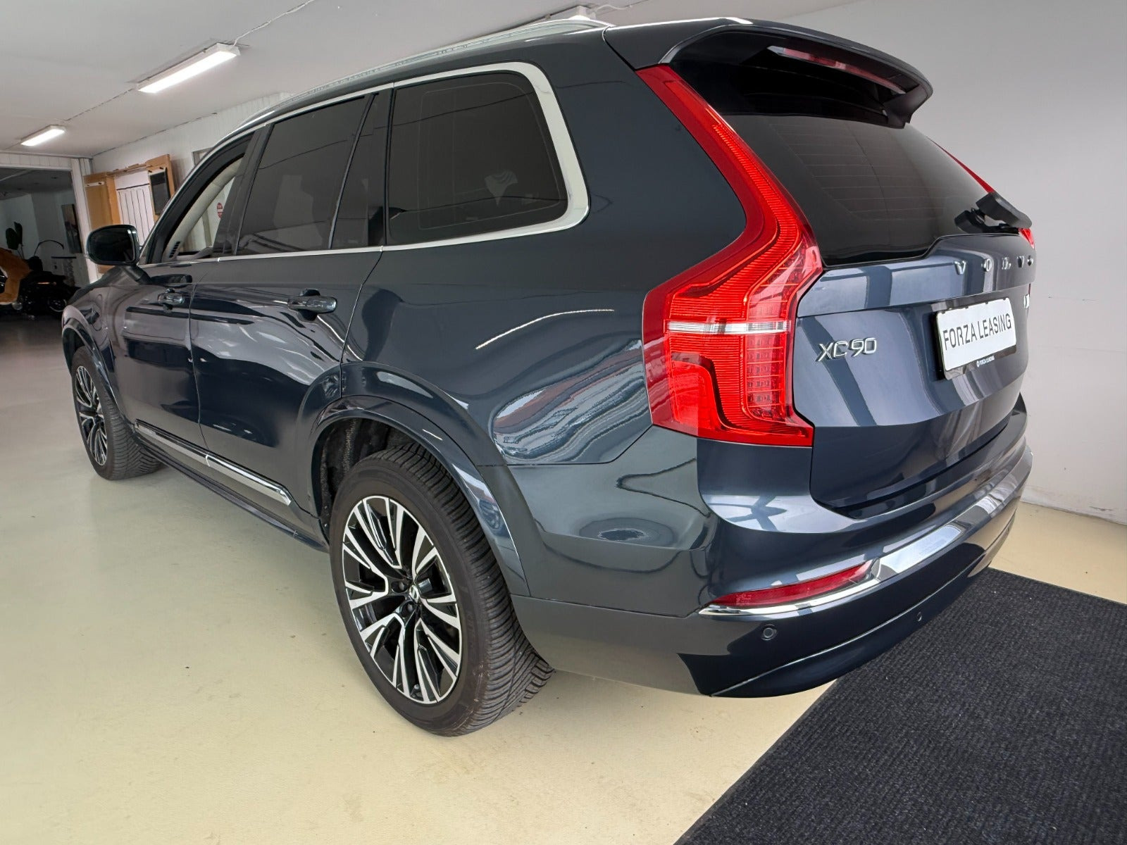 Blå Volvo XC90 fra 2023