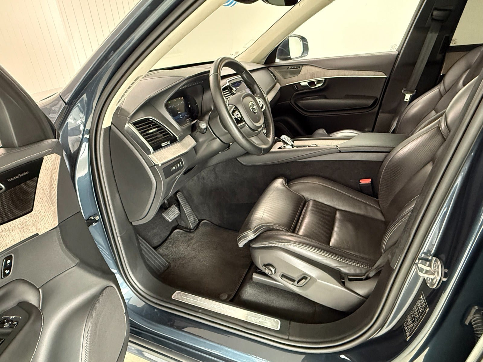 Blå Volvo XC90 fra 2023