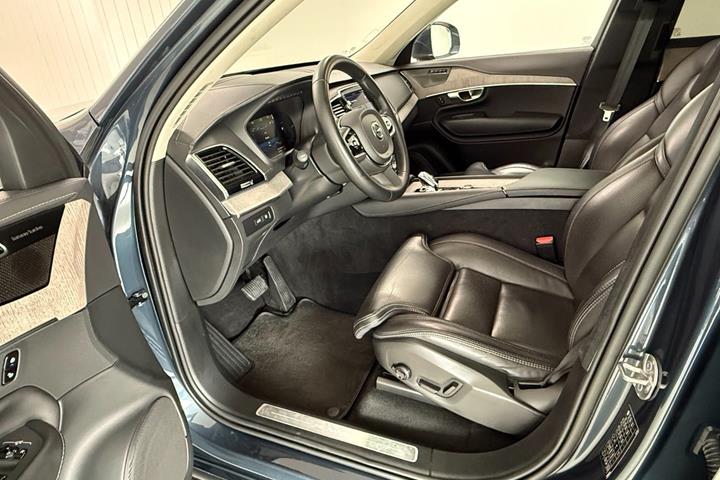Blå Volvo XC90 fra 2023