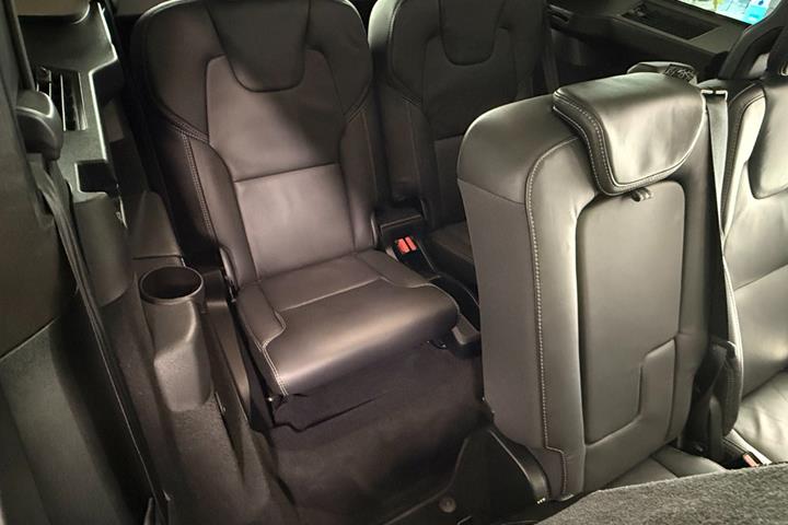 Blå Volvo XC90 fra 2023