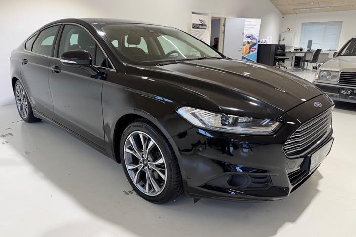 Sort Ford Mondeo fra 2018