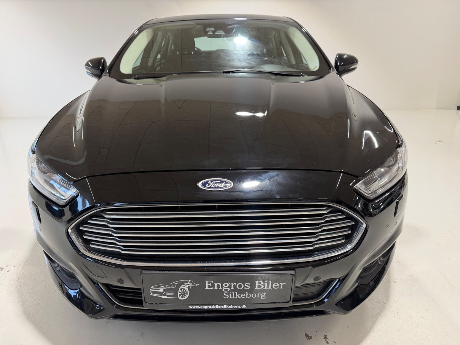 Sort Ford Mondeo fra 2018