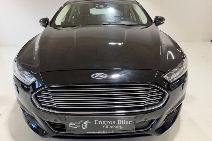Sort Ford Mondeo fra 2018