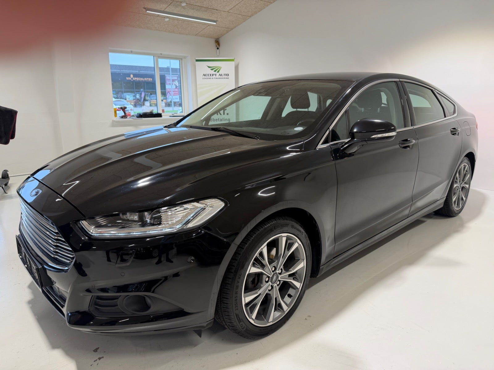 Sort Ford Mondeo fra 2018