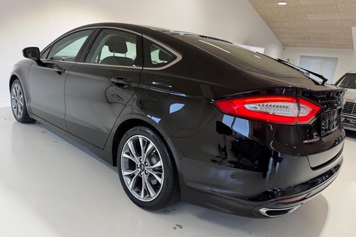 Sort Ford Mondeo fra 2018