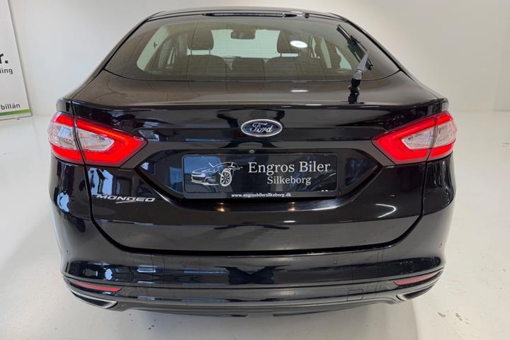 Sort Ford Mondeo fra 2018