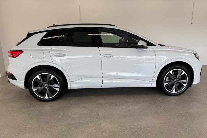 Hvid Audi Q4 e-tron fra 2025
