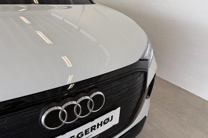 Hvid Audi Q4 e-tron fra 2025