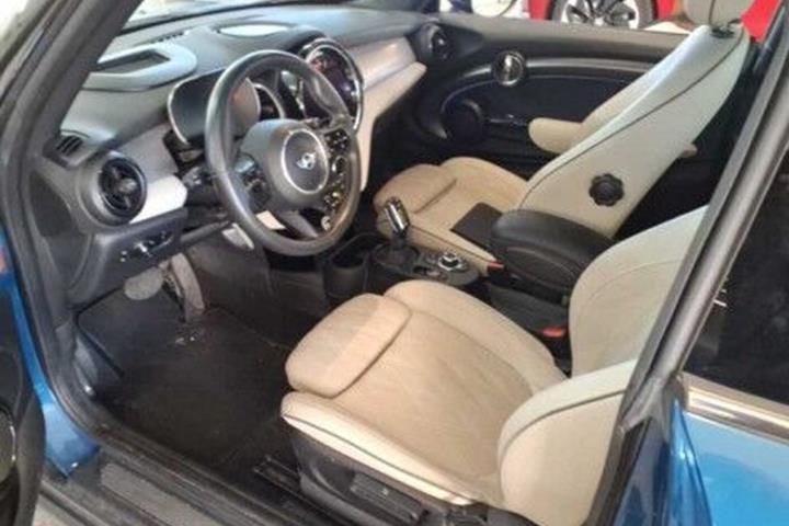 Blå Mini Cooper SE fra 2022