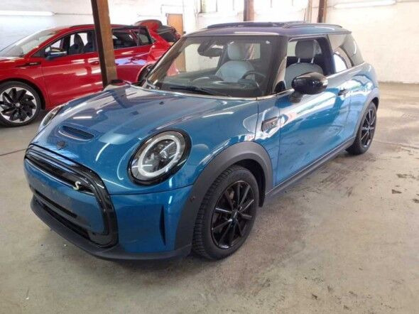 Blå Mini Cooper SE fra 2022