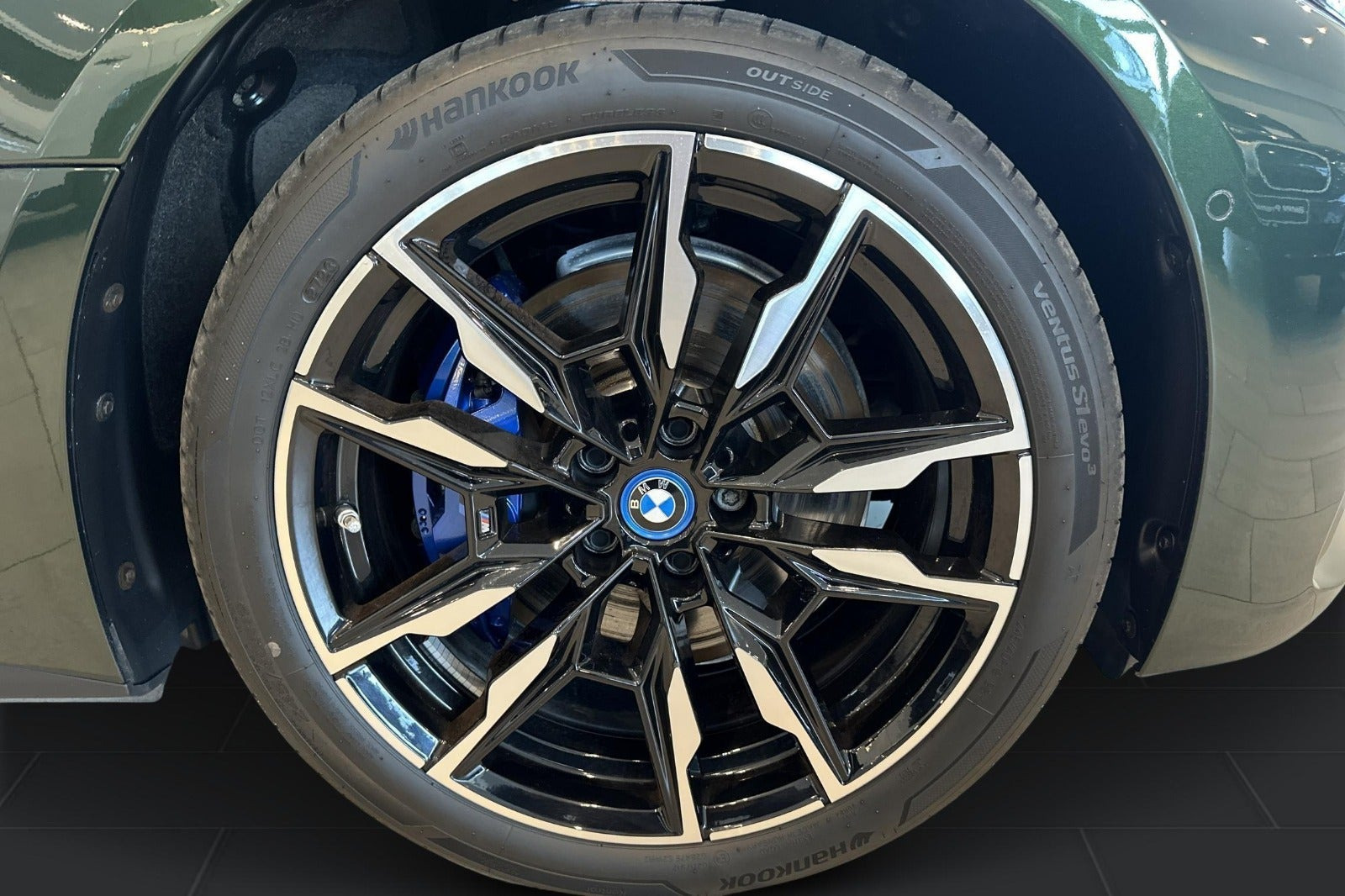 Grøn BMW i4 fra 2023
