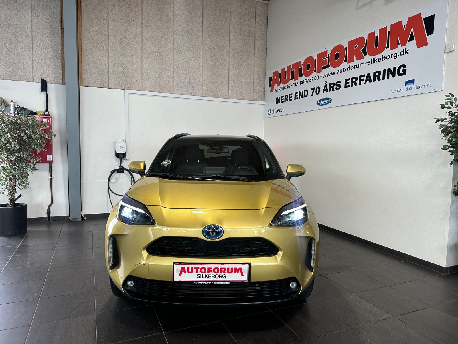 Gul Toyota Yaris Cross fra 2023