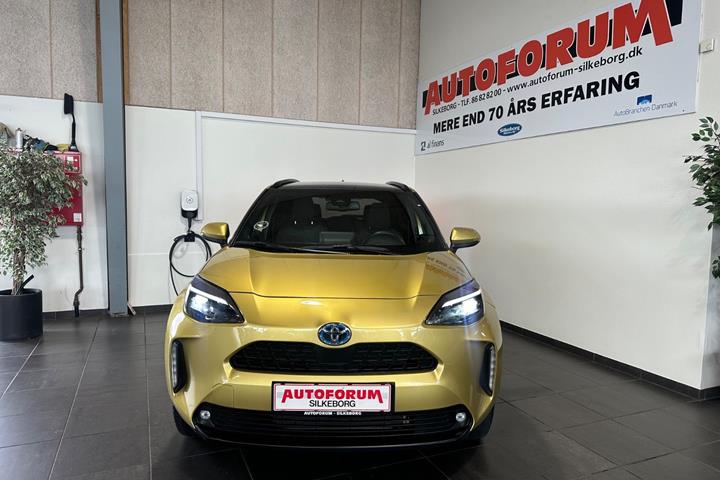Gul Toyota Yaris Cross fra 2023