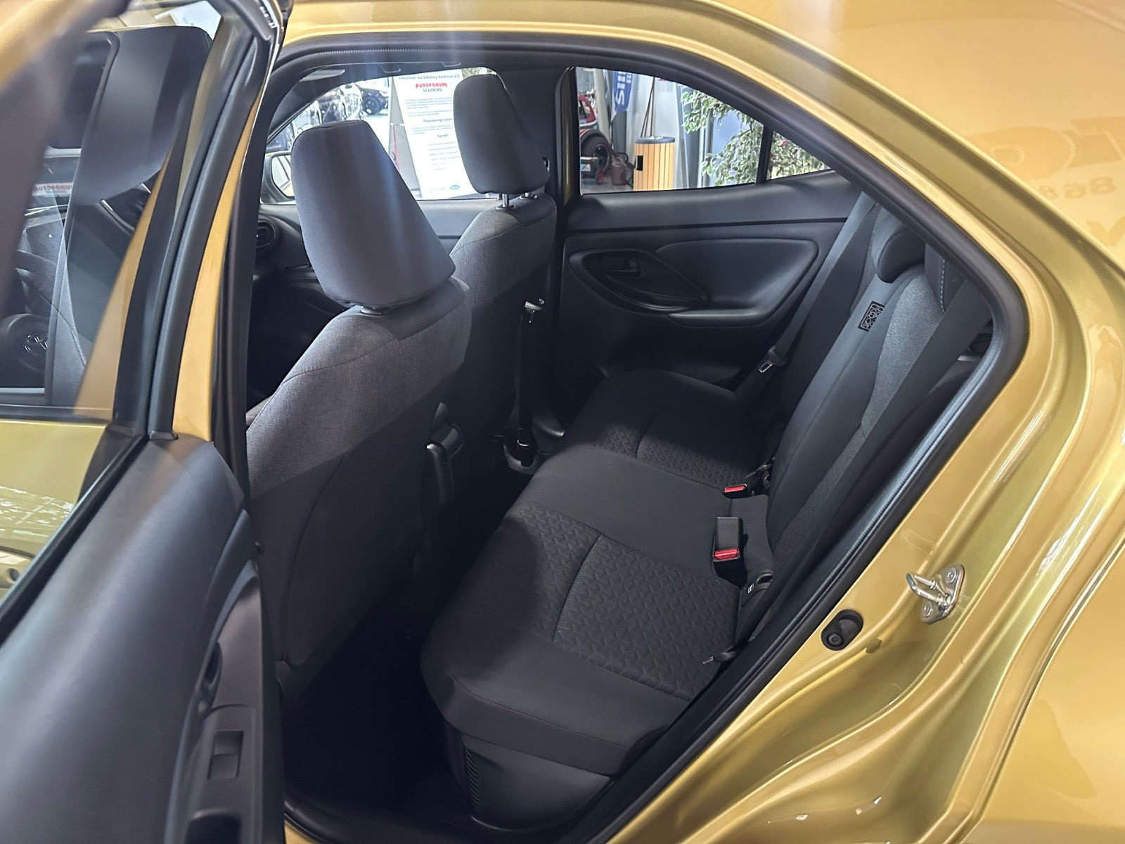 Gul Toyota Yaris Cross fra 2023
