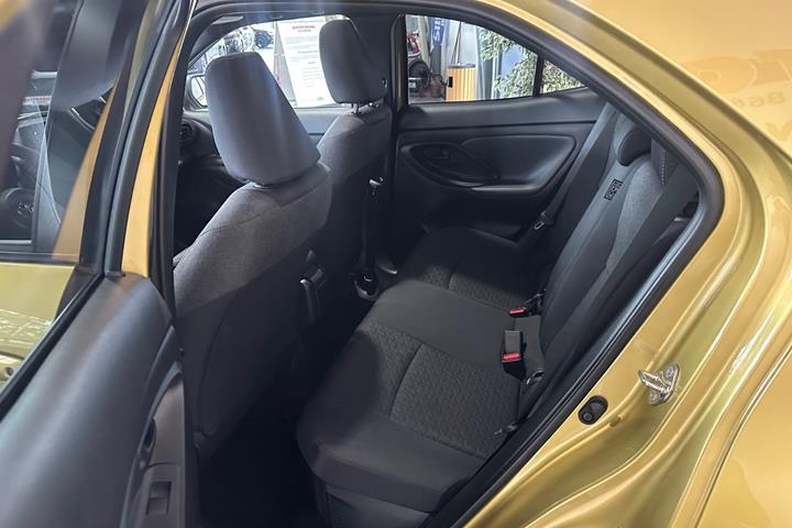 Gul Toyota Yaris Cross fra 2023