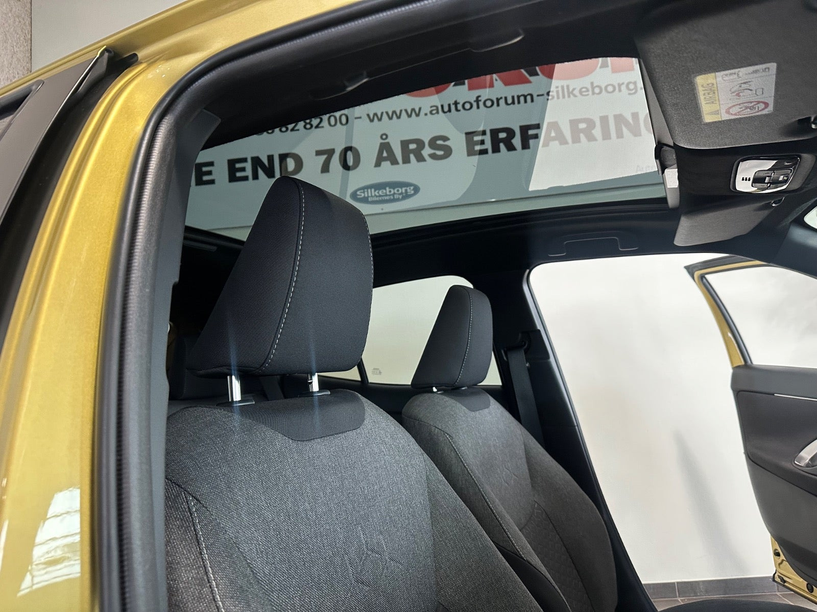 Gul Toyota Yaris Cross fra 2023