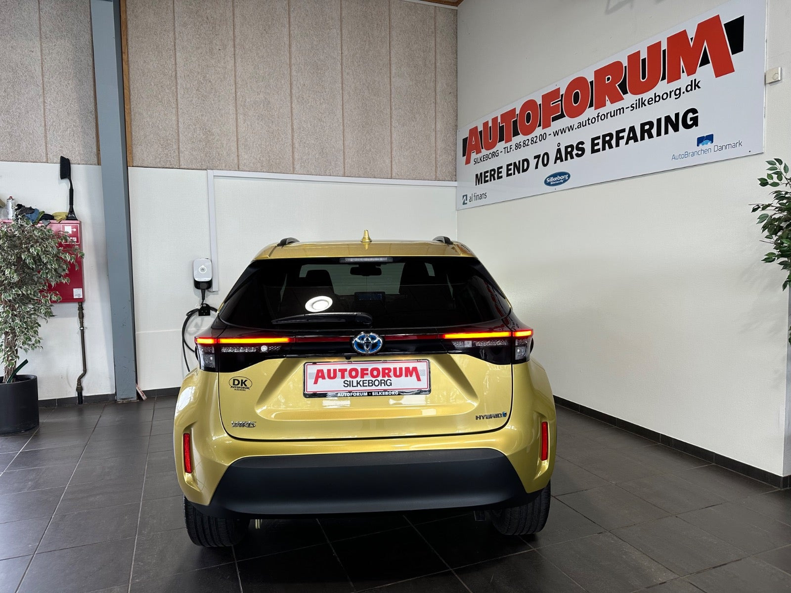 Gul Toyota Yaris Cross fra 2023
