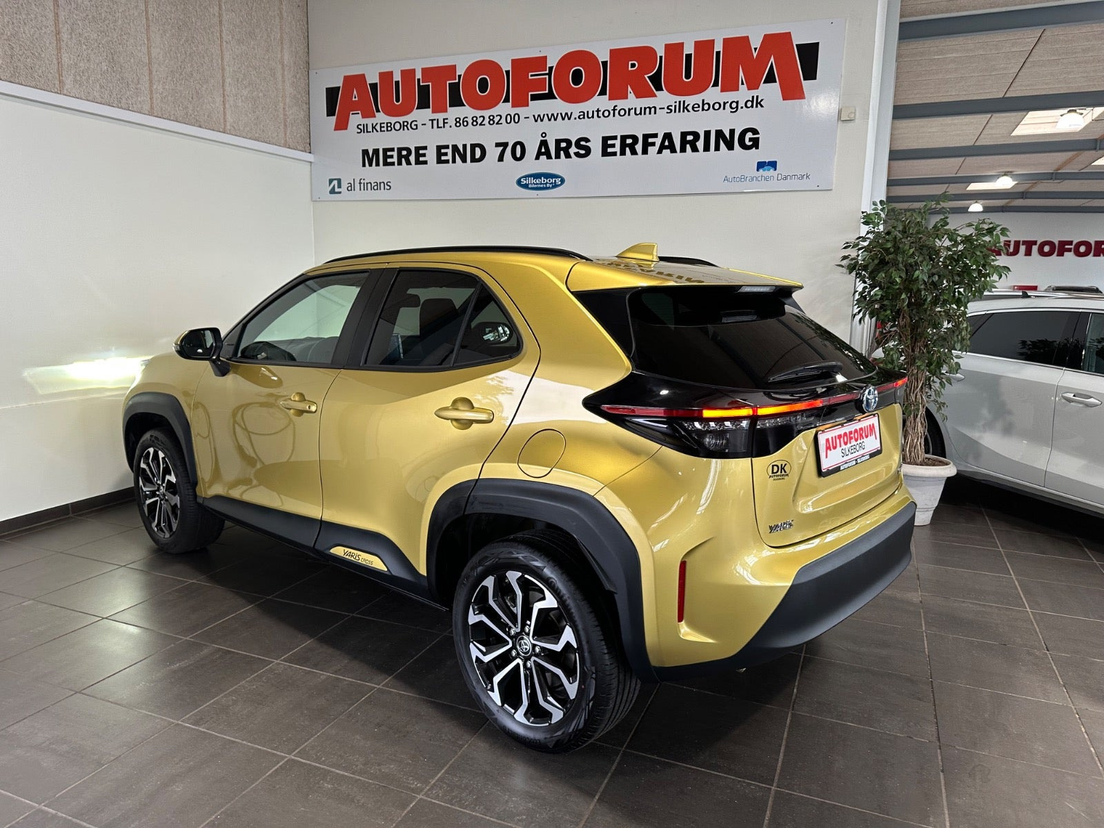 Gul Toyota Yaris Cross fra 2023