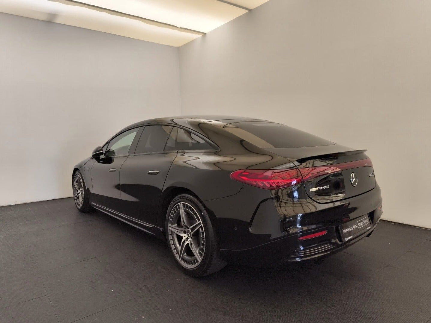 Sort Mercedes EQS53 fra 2022