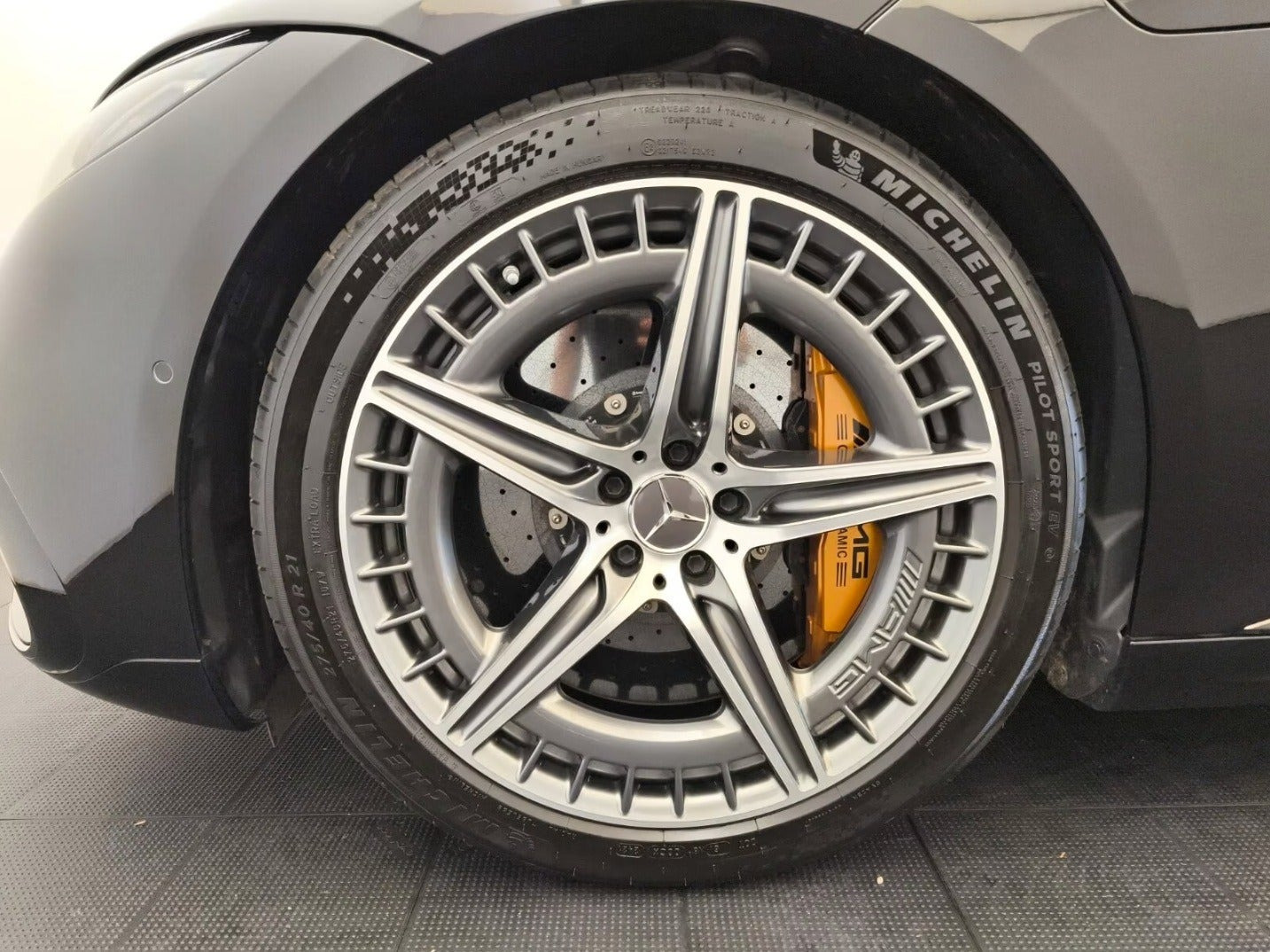 Sort Mercedes EQS53 fra 2022