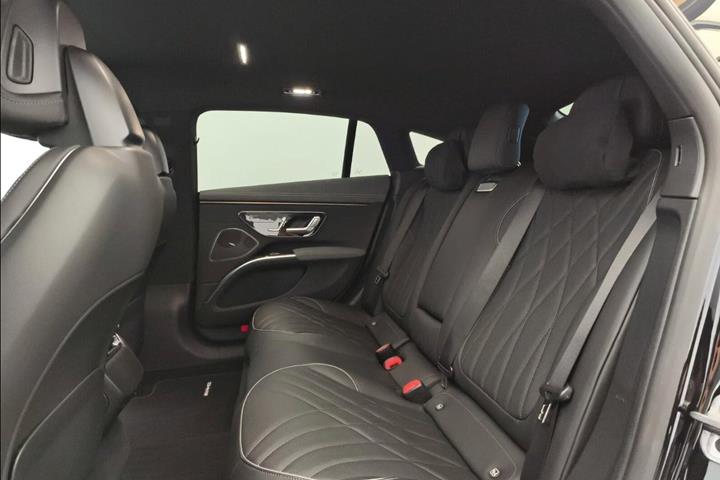 Sort Mercedes EQS53 fra 2022