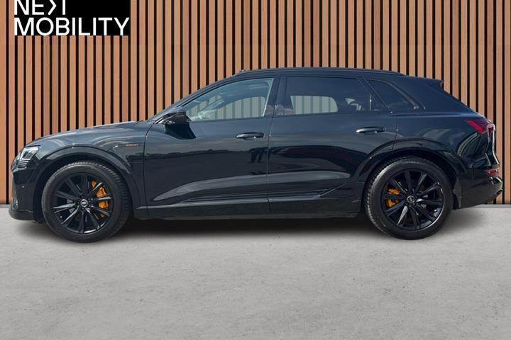 Sort Audi e-tron fra 2022