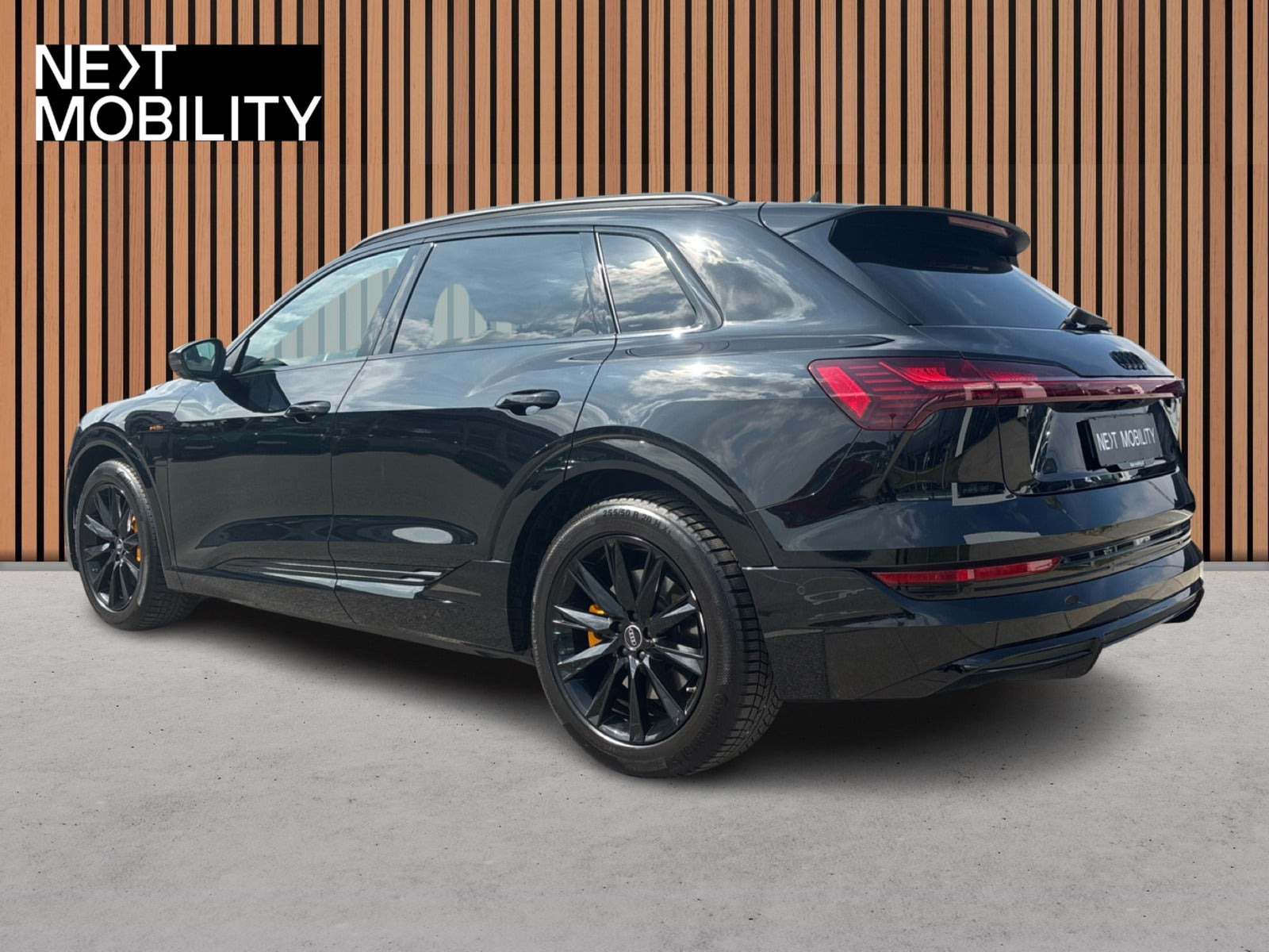 Sort Audi e-tron fra 2022