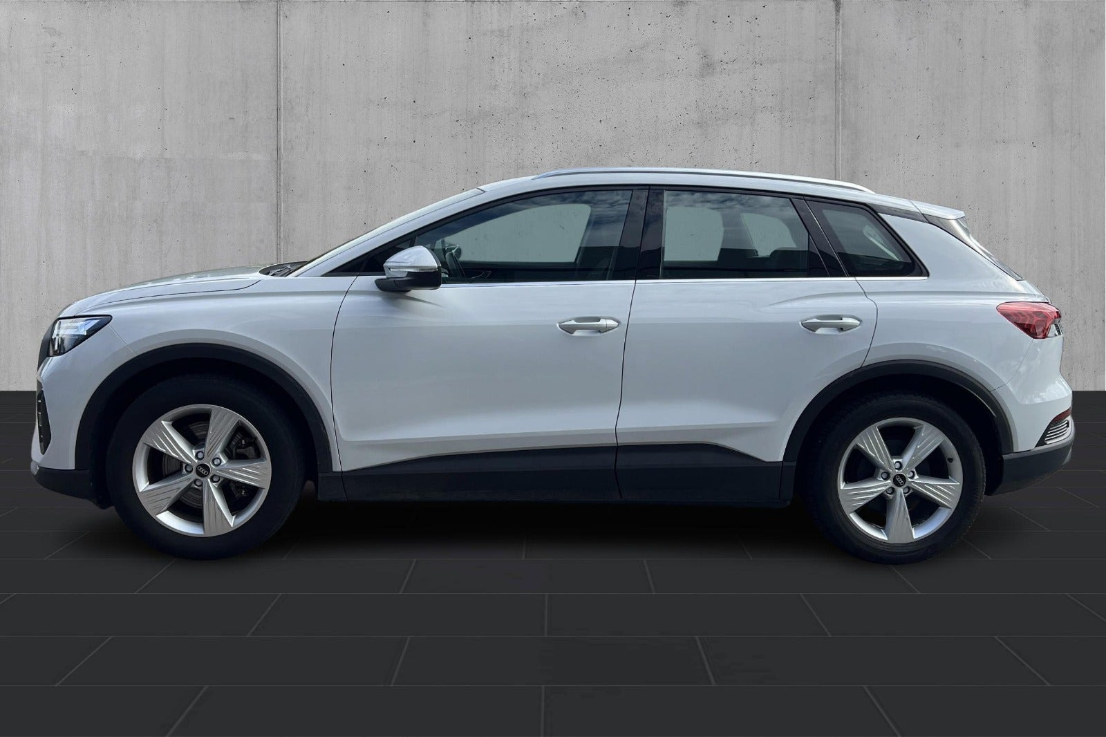 Hvid Audi Q4 e-tron fra 2023