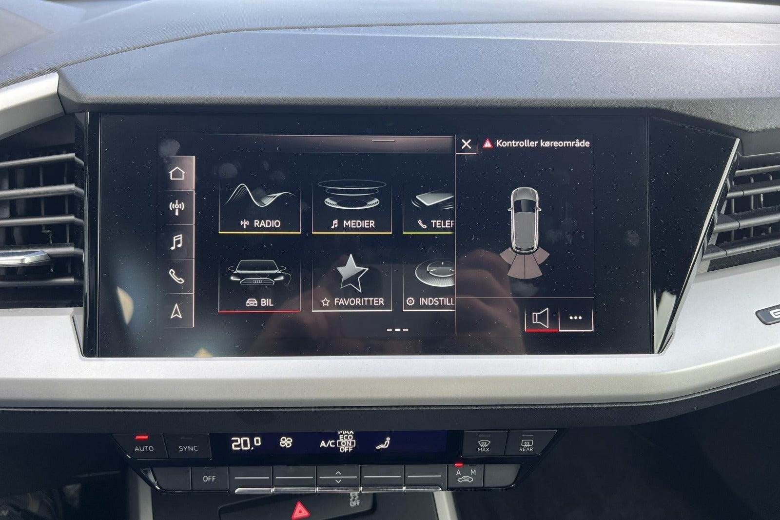 Hvid Audi Q4 e-tron fra 2023