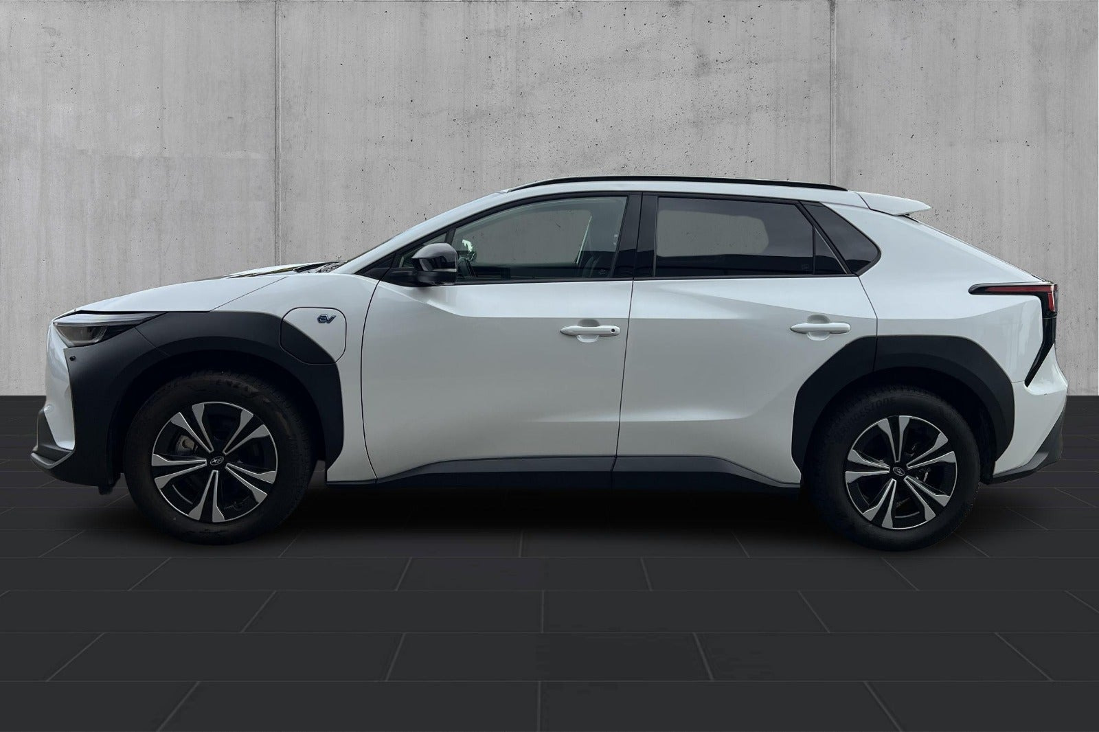 Hvid Subaru Solterra fra 2024