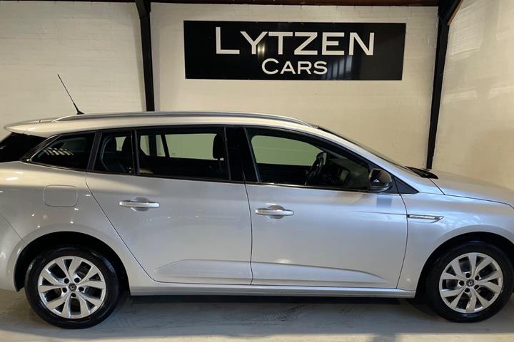 Sølv Renault Megane IV fra 2019