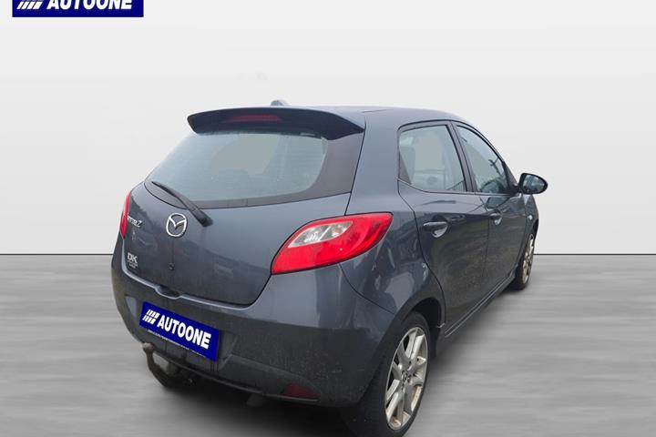 Grå Mazda 2 fra 2011
