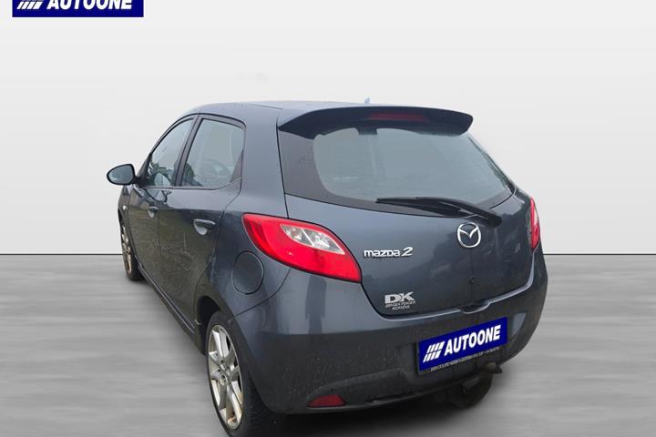 Grå Mazda 2 fra 2011